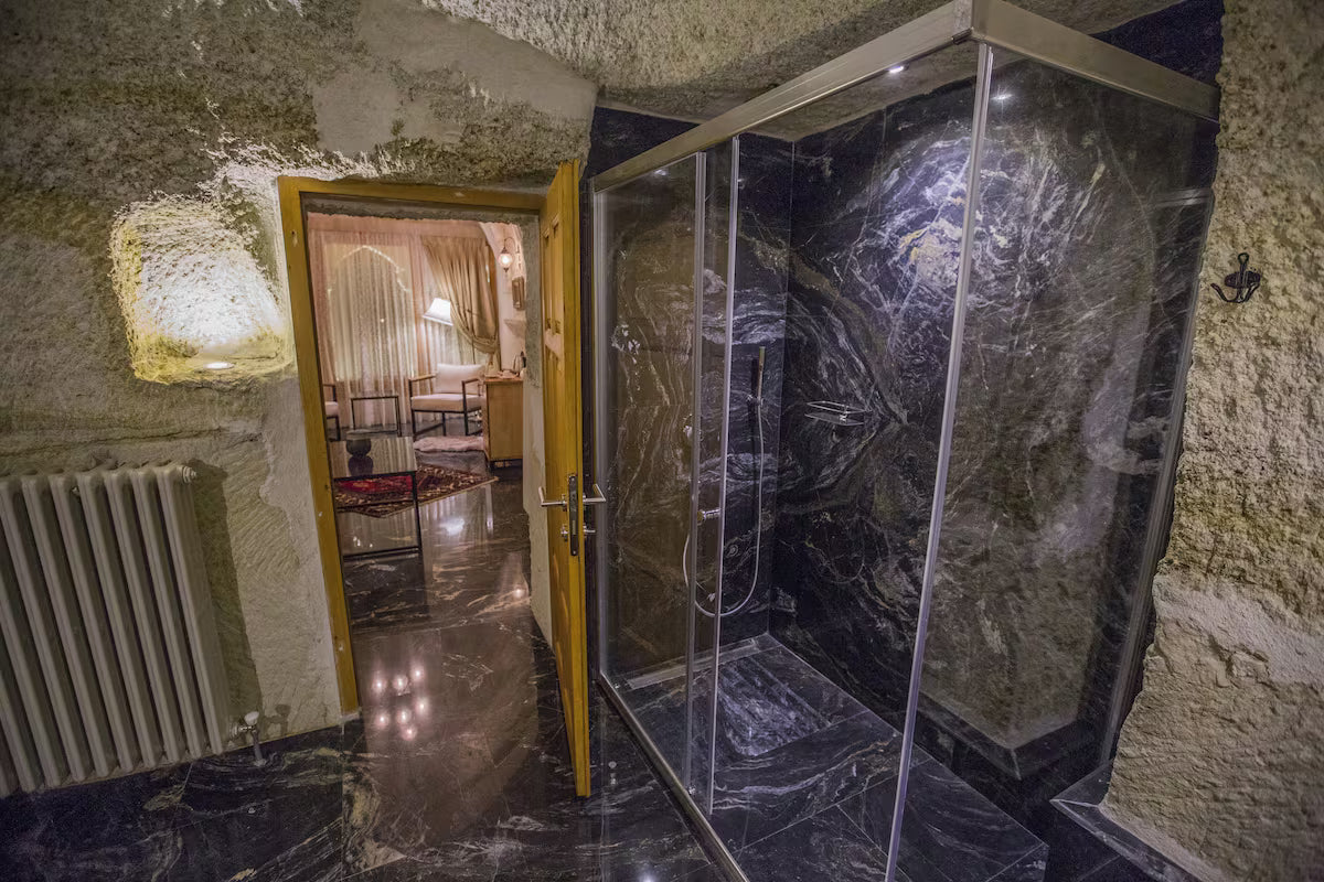 Kapadokyalist oteli agarta cave banyosu