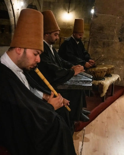 Kapadokya’da düzenlenen derviş sema gösterisi, Saruhan semazenleri.