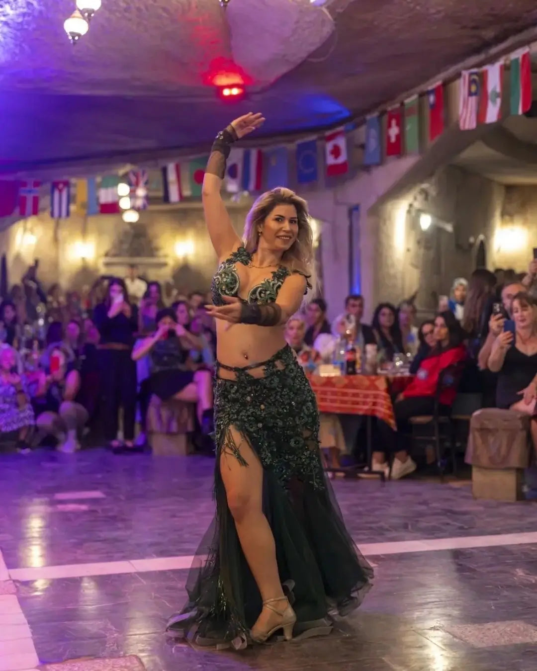 Kapadokya Türk gecesi oryantal dans gösterisi