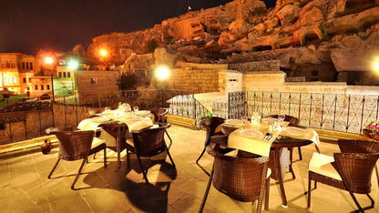 Ürgüp Temenni Tepesi manzaralı restoran terası